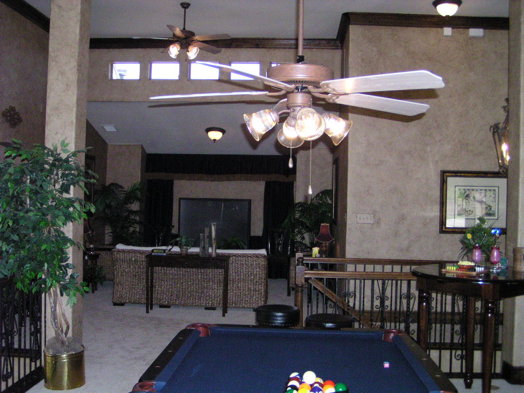 Pictures of the Grand Tahoe II Gameroom